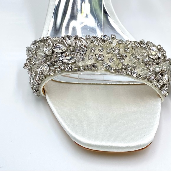 Badgley Mischka Size 10 Rider Soft White Satin‎ Jewel Dress Sandals Heels Shoes - Picture 4 of 14